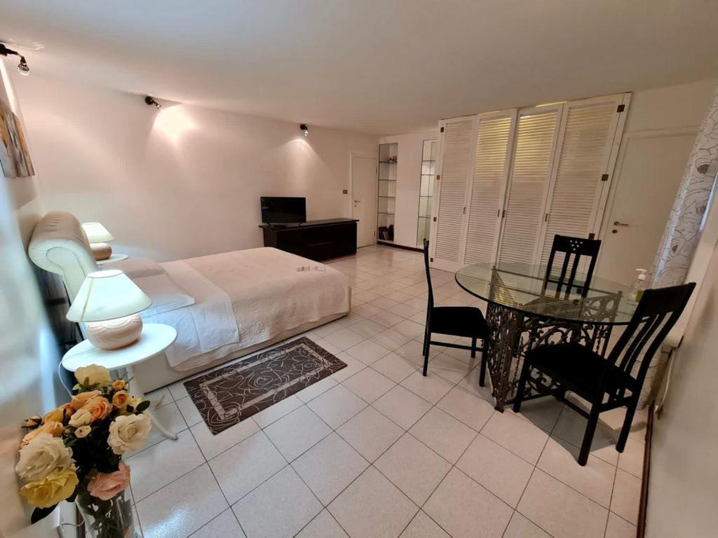 Monolocale Oberdan Apartment โบโลญญา ภายนอก รูปภาพ