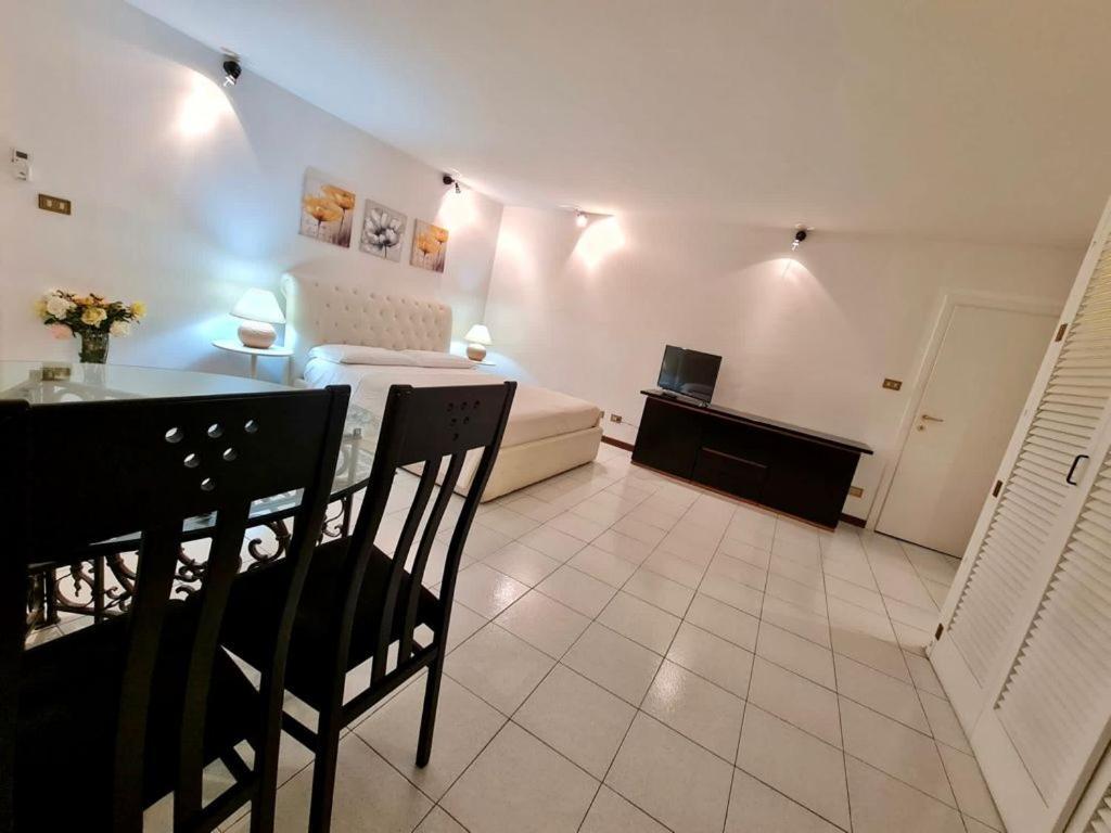Monolocale Oberdan Apartment โบโลญญา ภายนอก รูปภาพ